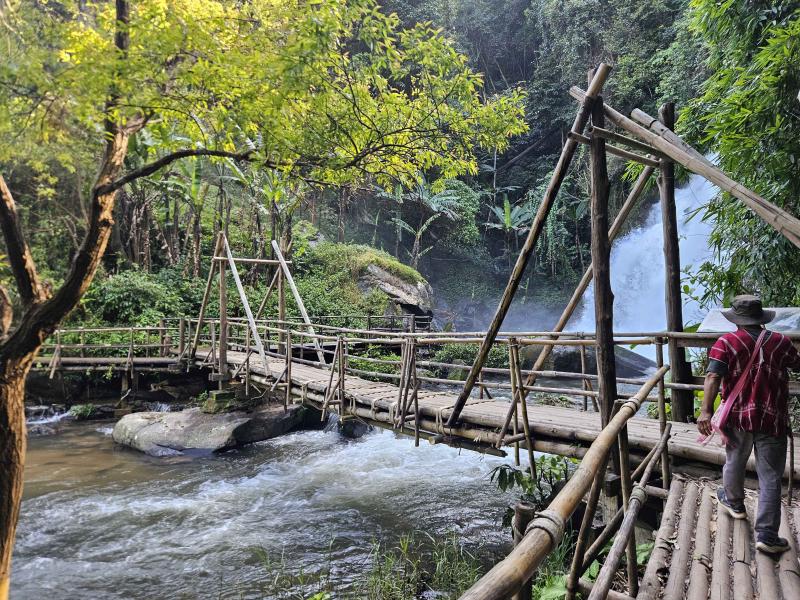 Bridge over Pha Dok Siew Waterfall